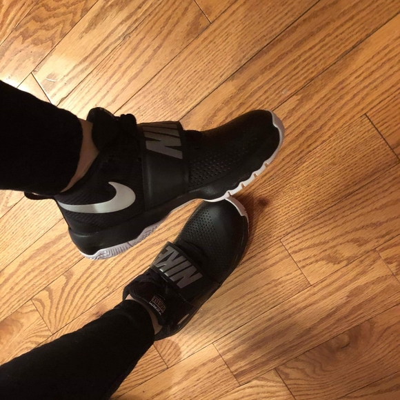 COPY - Nike basketball shoes - Picture 1 of 2